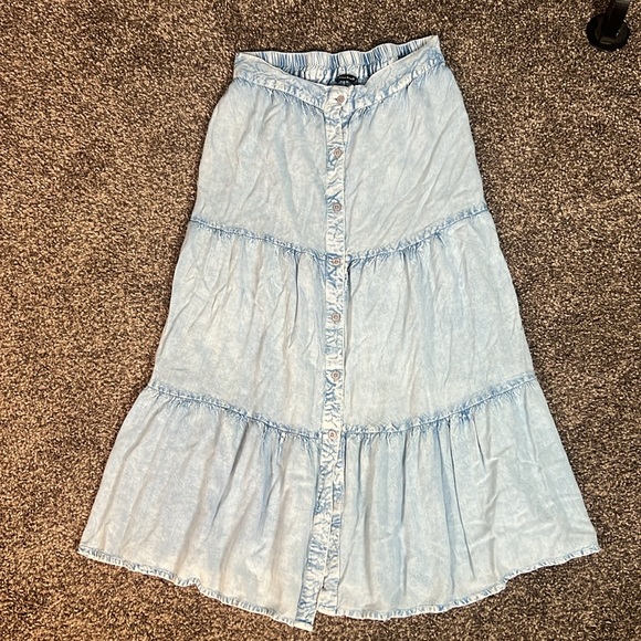 Light Chambray denim tiered maxi skirt, size small - Picture 1 of 8